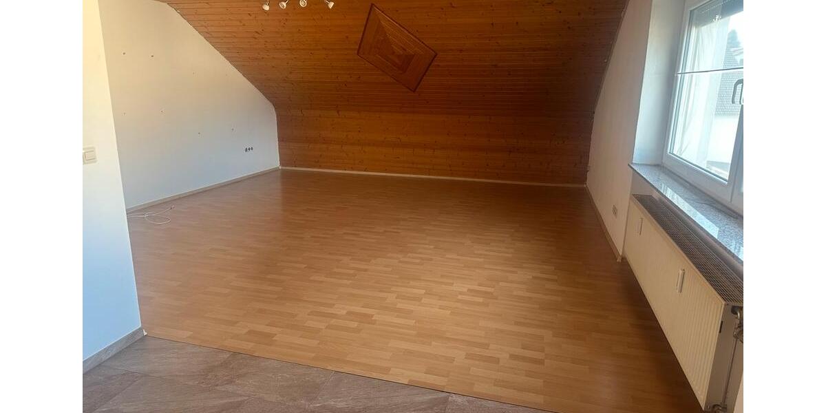 Dachgeschoßwohnung Dauchingen - 3.5 Zimmer, 85 m&sup2;, 800&euro; | Angebot:25841307