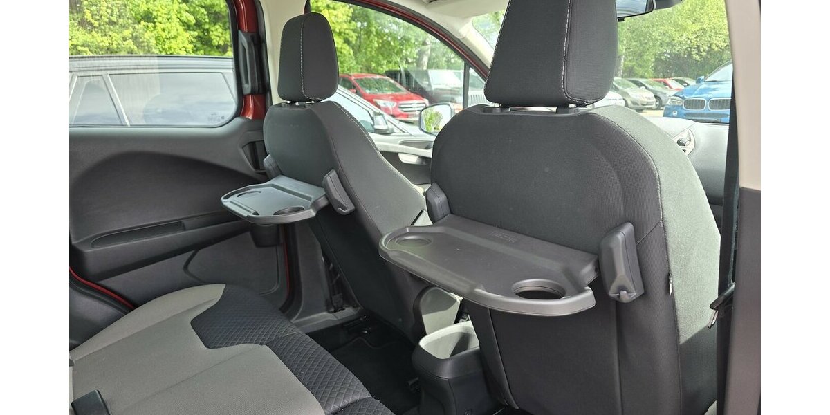 Ford Tourneo Courier 1.5 TDCI/NAVI/KAMERA/1.HAND 90.365 km 11.900 &euro; Villingen-Schwenningen 78054