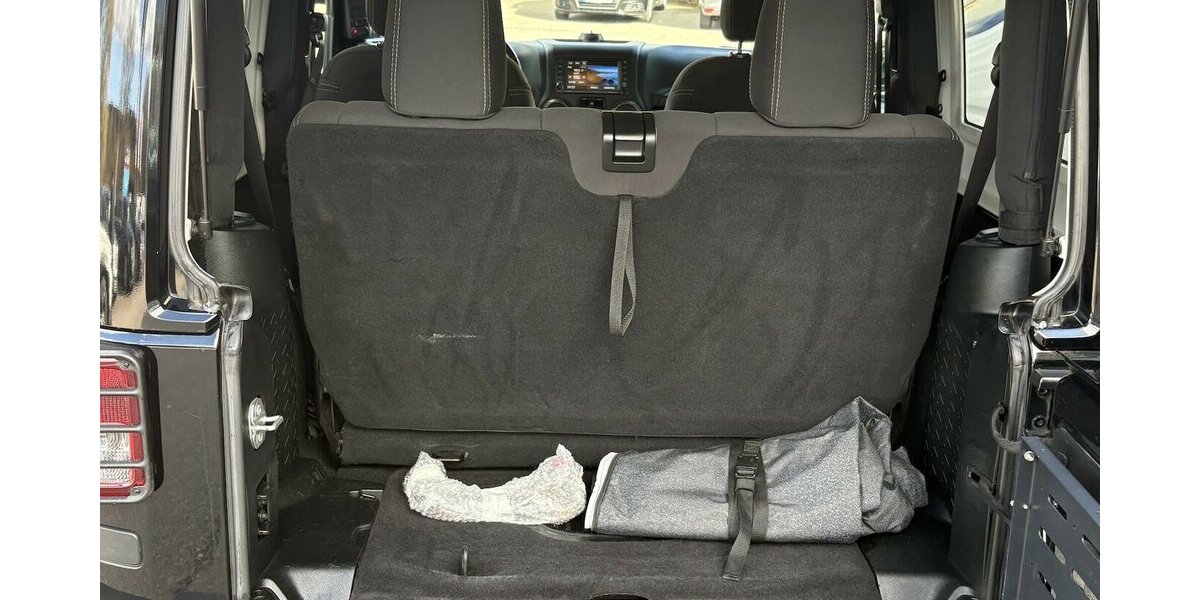 Jeep Wrangler Unlimited Golden Eagle 4x4/ALPINE/AHK 79.124 km 32.900 &euro; Villingen-Schwenningen 78054