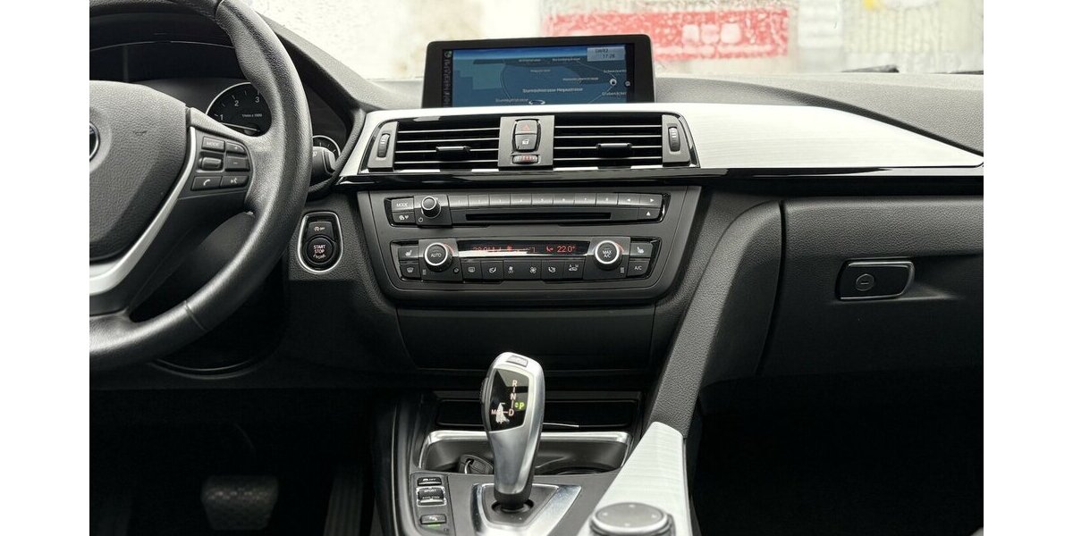 BMW 330D Touring HEADUP/PANO/NAVI/AHK/ACC/KEYLESS 188.152 km 14.900 &euro; Villingen-Schwenningen 78054