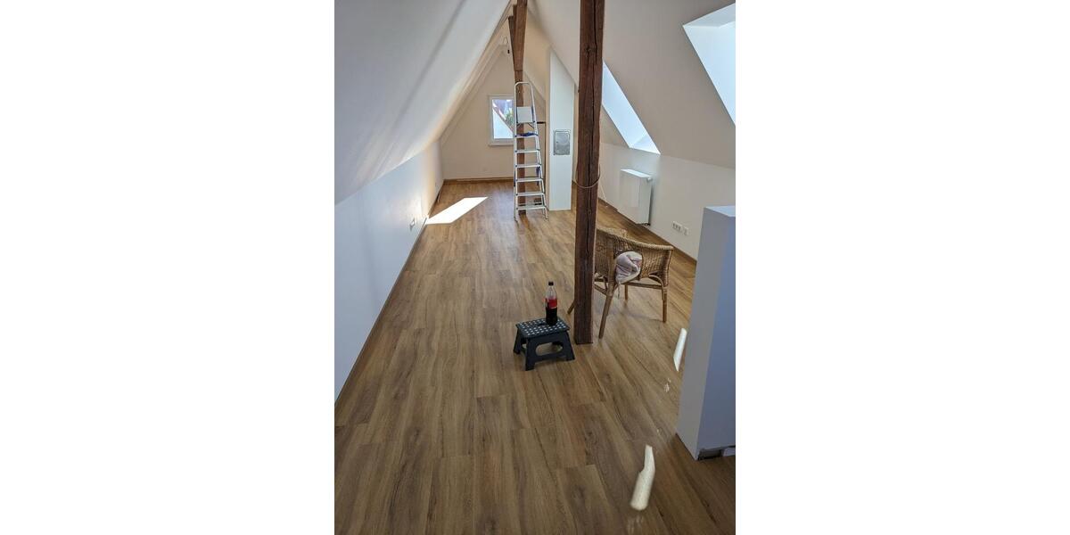 Dachgeschoßwohnung Trossingen - 4.5 Zimmer, 111 m&sup2;, 333&euro; | Angebot:25329957