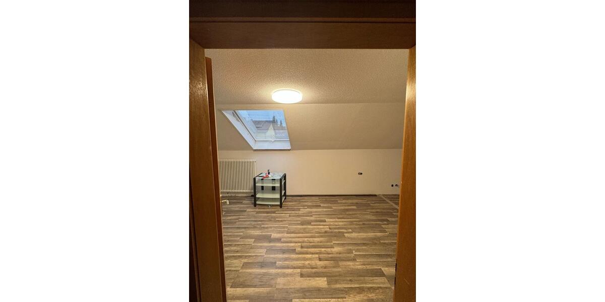 Dachgeschoßwohnung Tuttlingen - 3 Zimmer, 80 m&sup2;, 700&euro; | Angebot:25852575