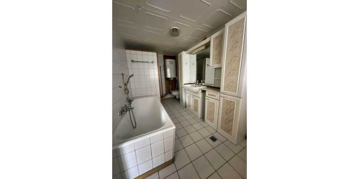 Einfamilienhaus Schömberg - 7 Zimmer, 180 m&sup2;, 178.000&euro; | Angebot:25692860