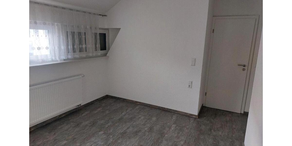 Dachgeschoßwohnung Spaichingen - 3 Zimmer, 68 m&sup2;, 850&euro; | Angebot:26519382