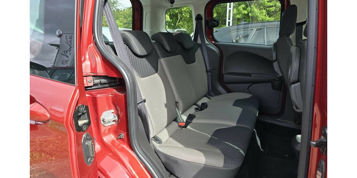 Ford Tourneo Courier 1.5 TDCI/NAVI/KAMERA/1.HAND 90.365 km 11.900 &euro; Villingen-Schwenningen 78054