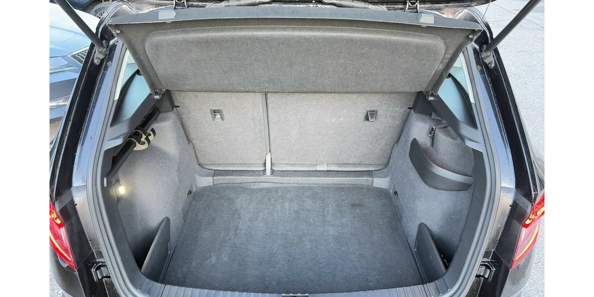 Skoda Karoq 1.5 TSI AMBITION/DSG/KAMERA/NAVI/PDC/DAB 163.970 km 15.900 &euro; Villingen-Schwenningen 78054