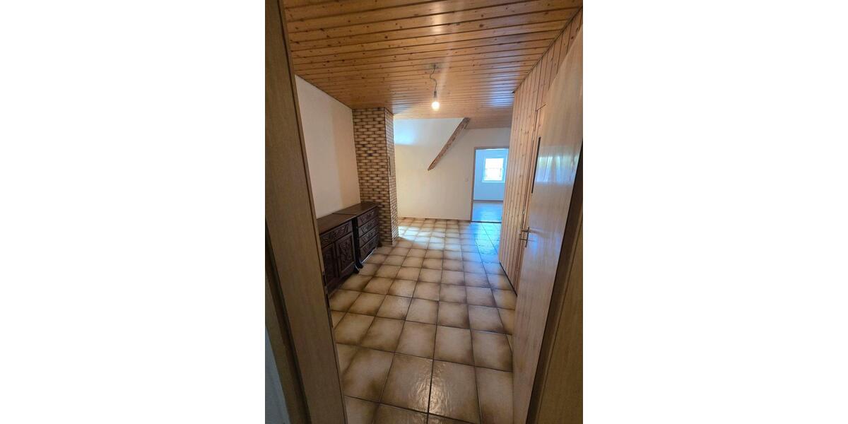 Etagenwohnung Wehingen - 4 Zimmer, 140 m&sup2;, 1.250&euro; | Angebot:26133452