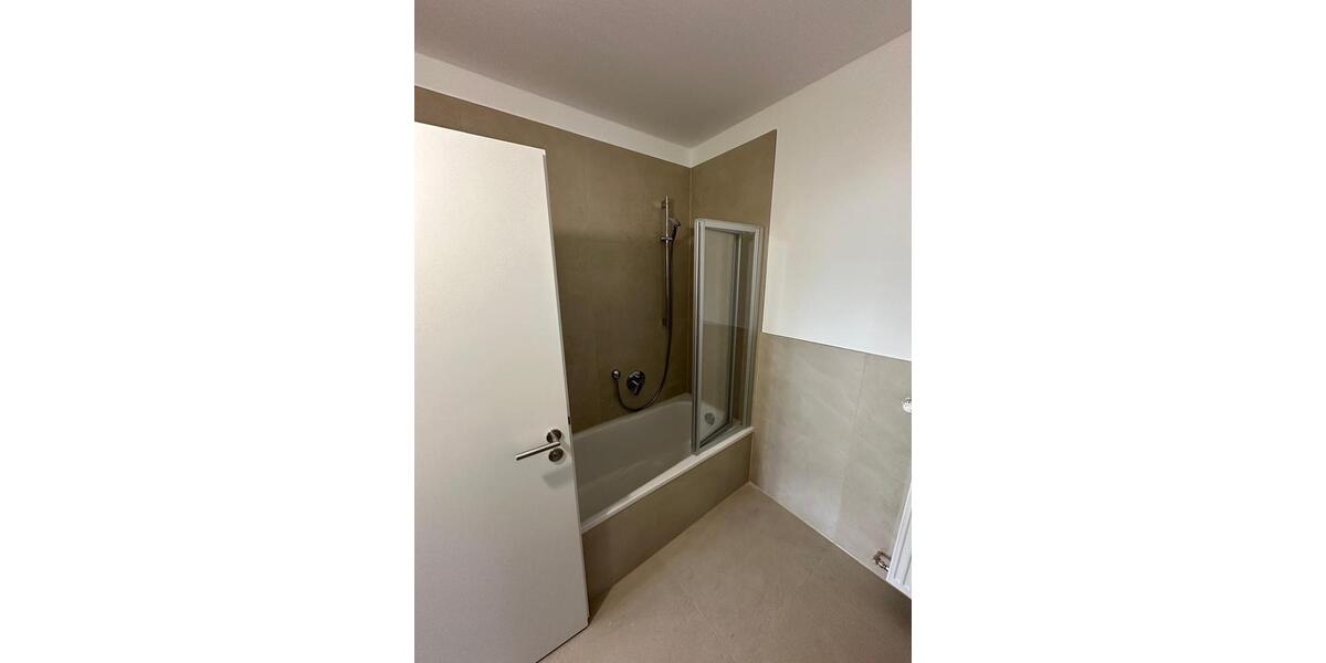 Hochparterre Villingen-Schwenningen Schwenningen - 3 Zimmer, 88 m&sup2;, 1.135&euro; | Angebot:26615335