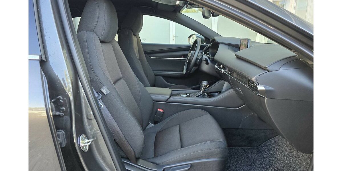 Mazda 3 EXCLUSIVE-LINE/HEAD-UP/BOSE/360°/NAVI/LED 41.985 km 23.900 &euro; Villingen-Schwenningen 78054