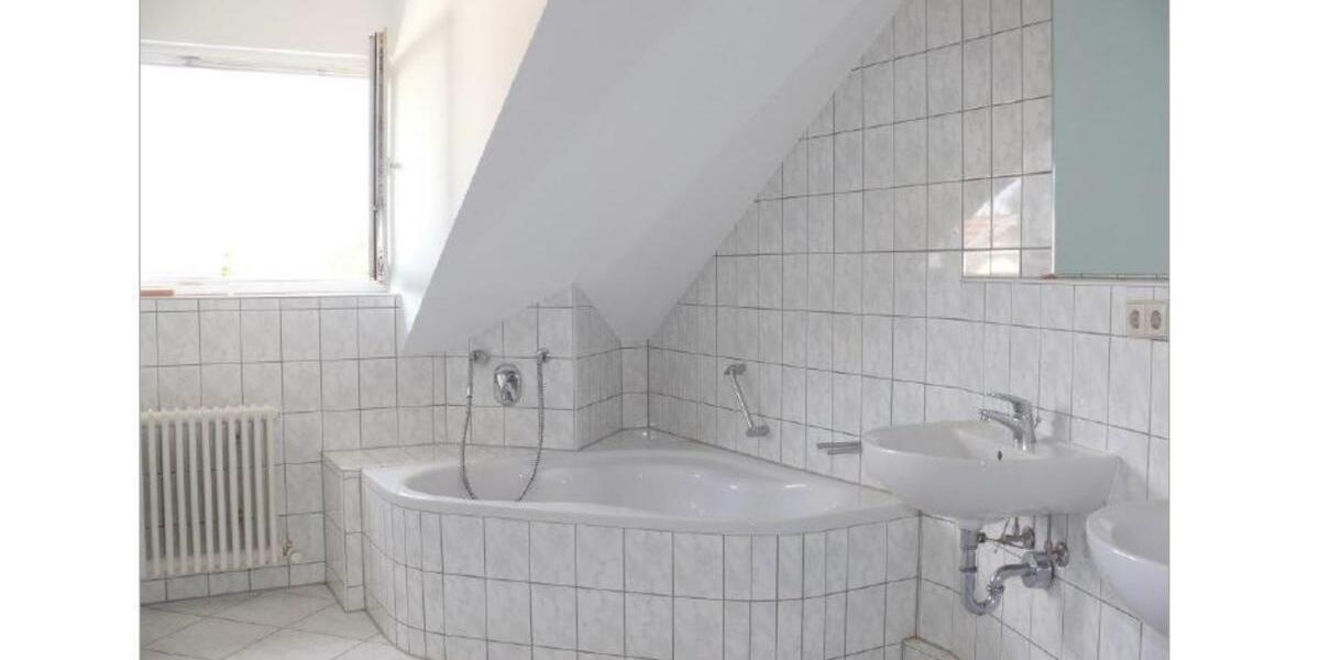 Dachgeschoßwohnung Rottweil - 4 Zimmer, 130 m&sup2;, 1.200&euro; | Angebot:25428428