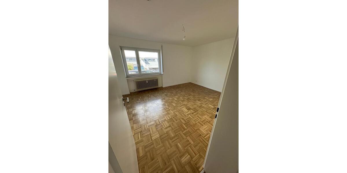 Hochparterre Villingen-Schwenningen Schwenningen - 3 Zimmer, 88 m&sup2;, 1.135&euro; | Angebot:26615335