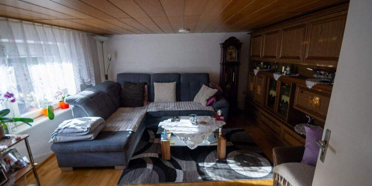 Einfamilienhaus Trossingen - 9 Zimmer, 192 m&sup2;, 295.000&euro; | Angebot:25671081