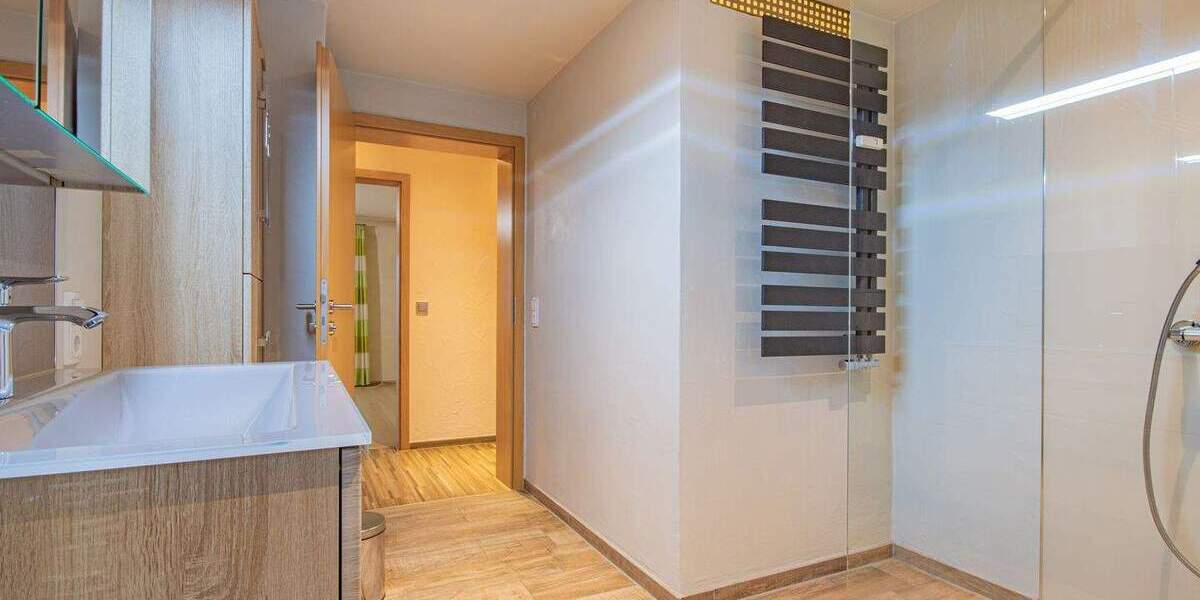 Etagenwohnung Bonndorf - 4 Zimmer, 93 m&sup2;, 199.000&euro; | Angebot:25741789