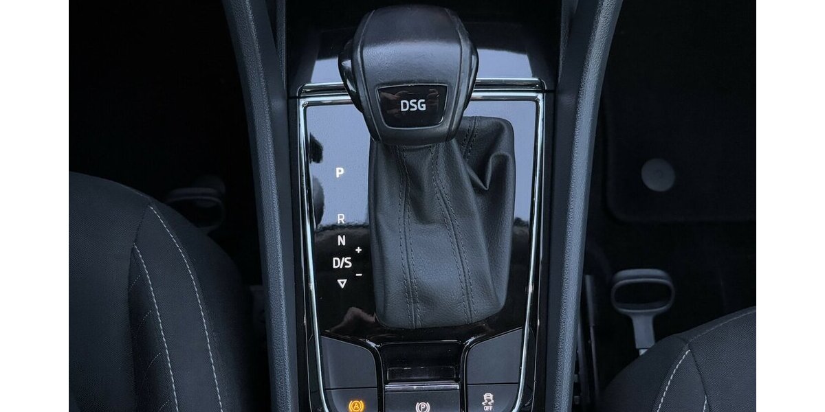 Skoda Karoq 1.5 TSI AMBITION/DSG/KAMERA/NAVI/PDC/DAB 163.970 km 15.900 &euro; Villingen-Schwenningen 78054