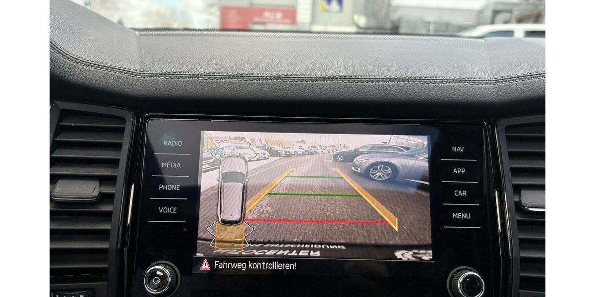 Skoda Kodiaq 1.5 TSI Sportline PANO/KAMERA/ACC/7.SITZ 109.668 km 28.900 &euro; Villingen-Schwenningen 78054