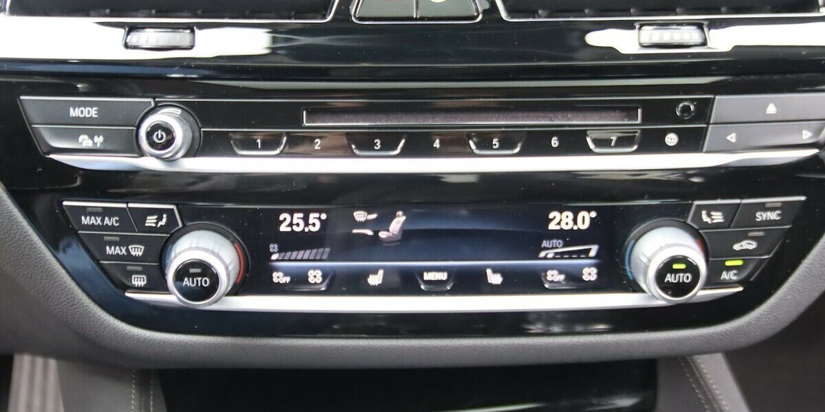 BMW 530e iPERFORMANCE/LUXURY LINE/TV/INNOVATIONS 132.551 km 25.900 &euro; Villingen-Schwenningen 78054