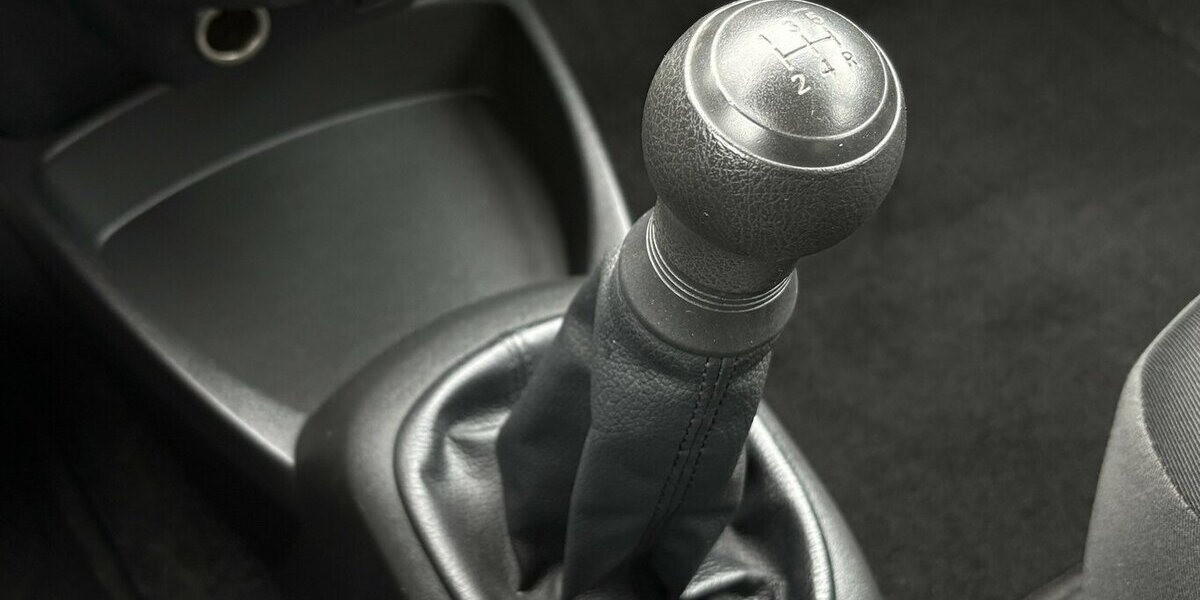 Toyota Yaris 1.0 Cool/KLIMAANLAGE/5-TÜRIG/SCHECKHEFT 112.981 km 4.900 &euro; Villingen-Schwenningen 78054