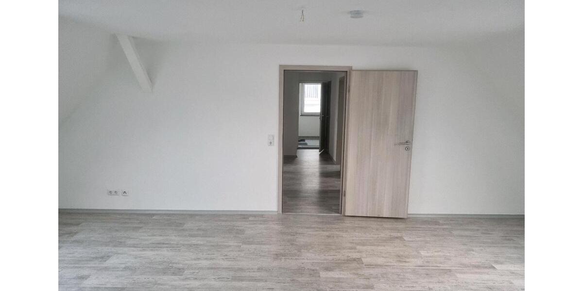 Dachgeschoßwohnung Tuttlingen - 3 Zimmer, 100 m&sup2;, 750&euro; | Angebot:25986892