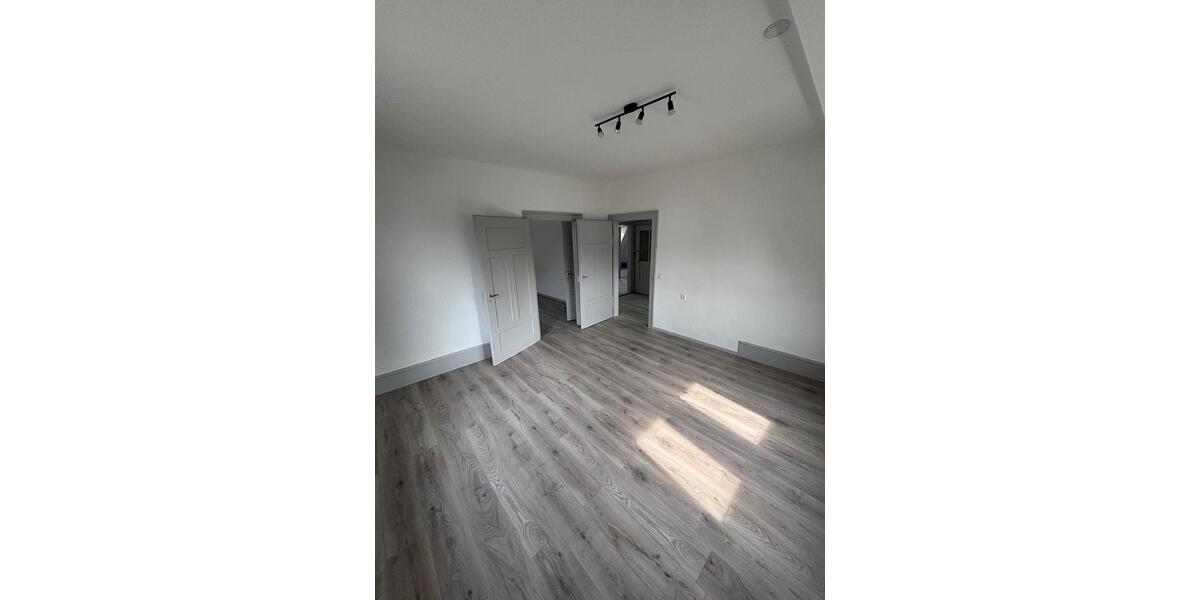Dachgeschoßwohnung Tuttlingen - 4 Zimmer, 85 m&sup2;, 800&euro; | Angebot:24650514