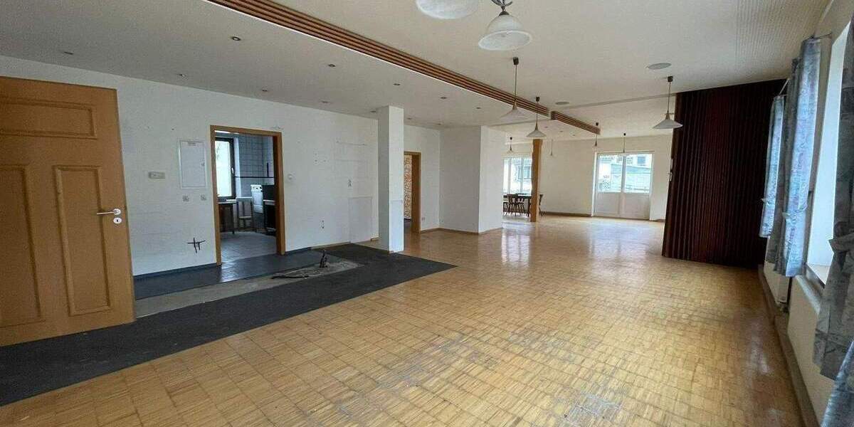 Mehrfamilienhaus, Wohnhaus Böttingen - 7 Zimmer, 317 m&sup2;, 280.000&euro; | Angebot:25728860