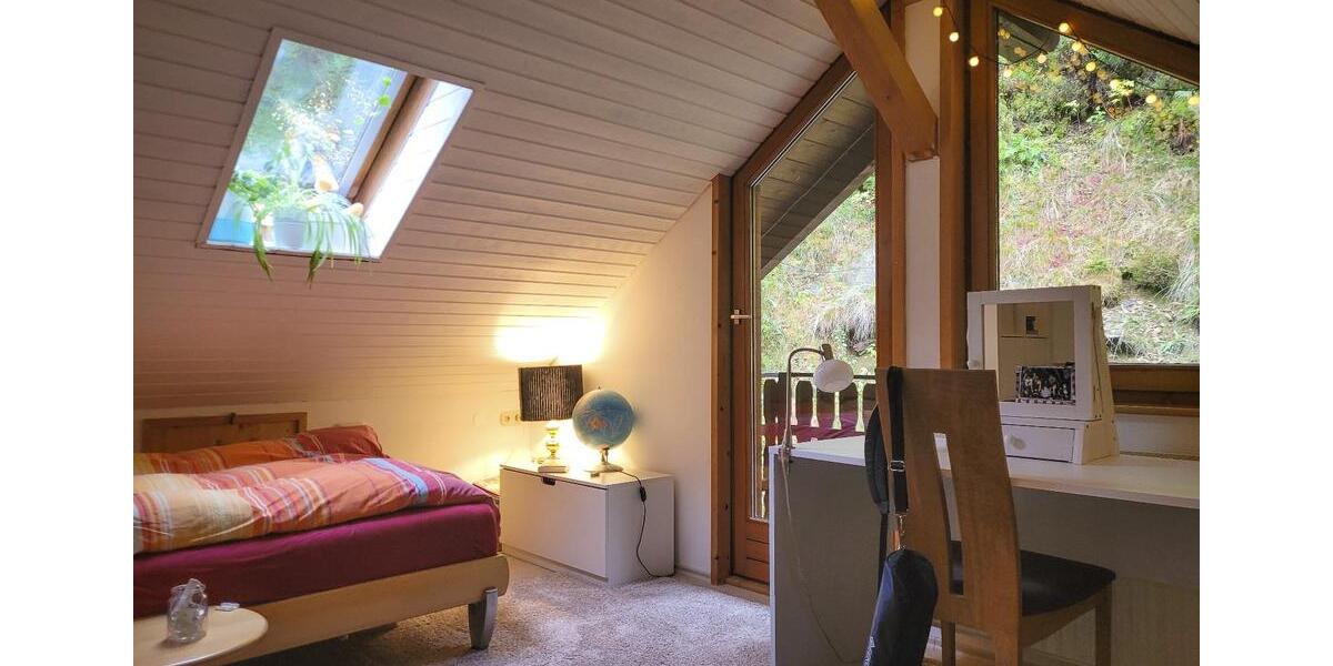 Dachgeschoßwohnung Furtwangen im Schwarzwald - 4 Zimmer, 180.000&euro; | Angebot:21694565