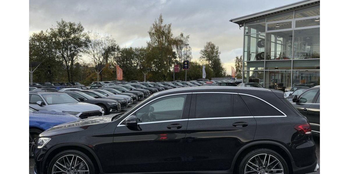 Mercedes-Benz GLC 43 AMG PANORAMA/KAMERA/NAVI/LUFTFED./1.HAND 46.662 km 49.900 &euro; Villingen-Schwenningen 78054