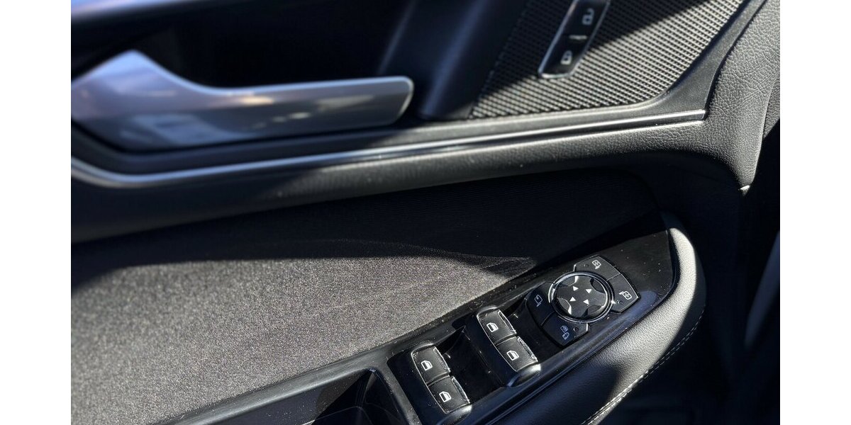 Ford S-Max 2.0 TDCI TITANIUM/7-SITZER/NAVI/AUTOMATIK 170.784 km 11.900 &euro; Villingen-Schwenningen 78054