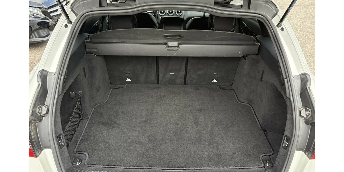 Mercedes-Benz C 200 AMG KAMERA/NAVI/CARPLAY/NIGHT/SHZ/ACC/AHK 73.254 km 24.800 &euro; Villingen-Schwenningen 78054