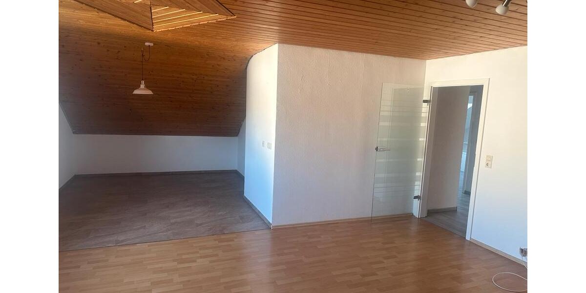 Dachgeschoßwohnung Dauchingen - 3.5 Zimmer, 85 m&sup2;, 800&euro; | Angebot:25841307