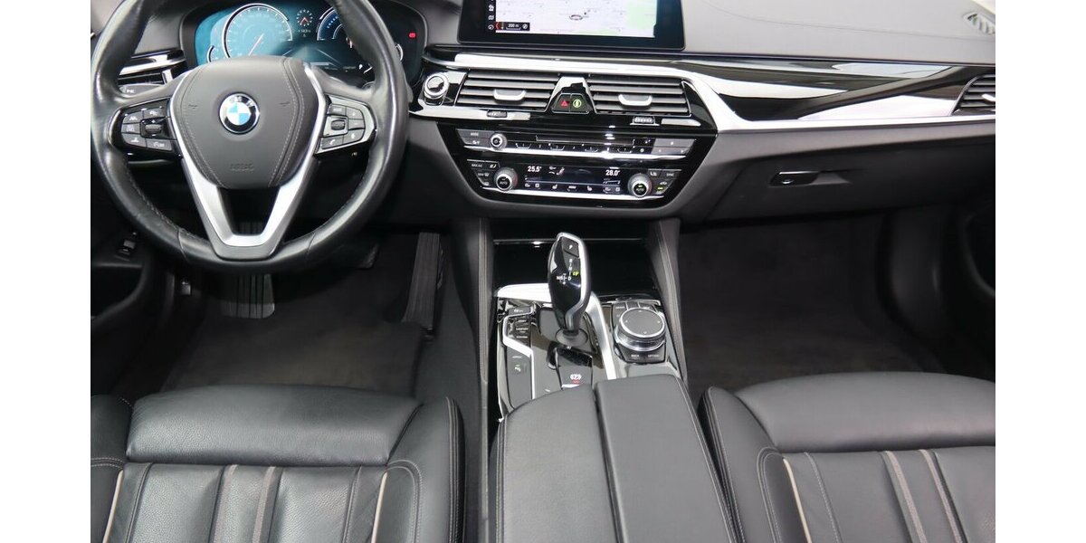 BMW 530e iPERFORMANCE/LUXURY LINE/TV/INNOVATIONS 132.551 km 25.900 &euro; Villingen-Schwenningen 78054
