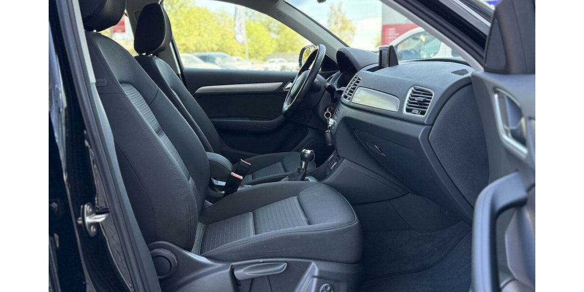 Audi Q3 2.0 TDI design Quattro DSG/LED/SHZ/NAVI/TEMPO 38.700 km 19.900 &euro; Villingen-Schwenningen 78054