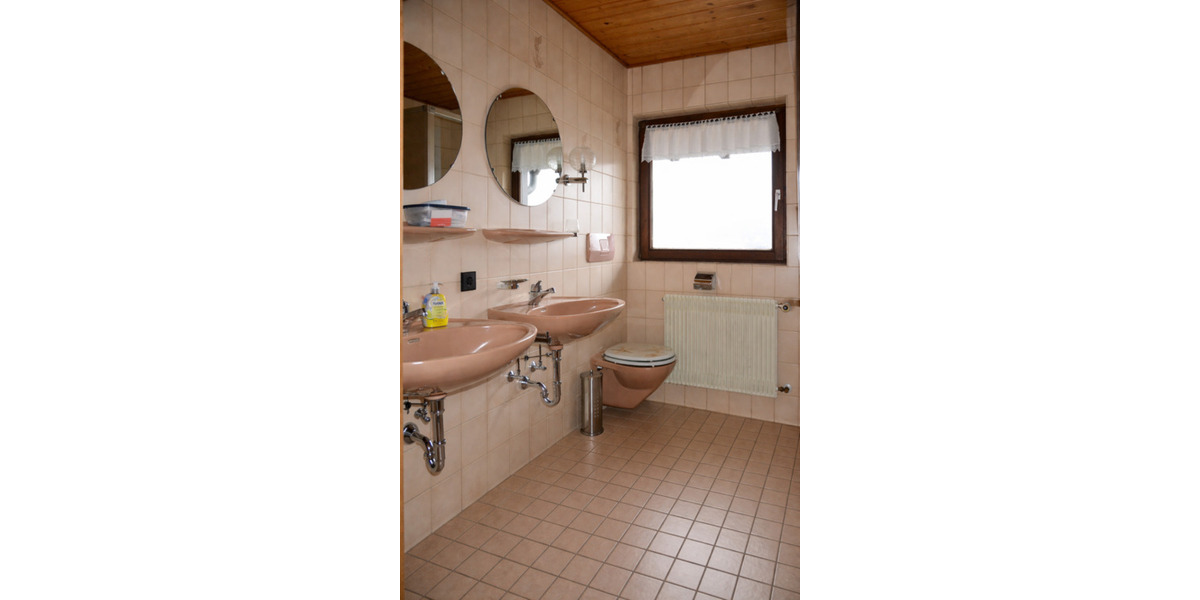 Einfamilienhaus Titisee-Neustadt Neustadt - 5 Zimmer, 160 m&sup2;, 420.000&euro; | Angebot:25173329