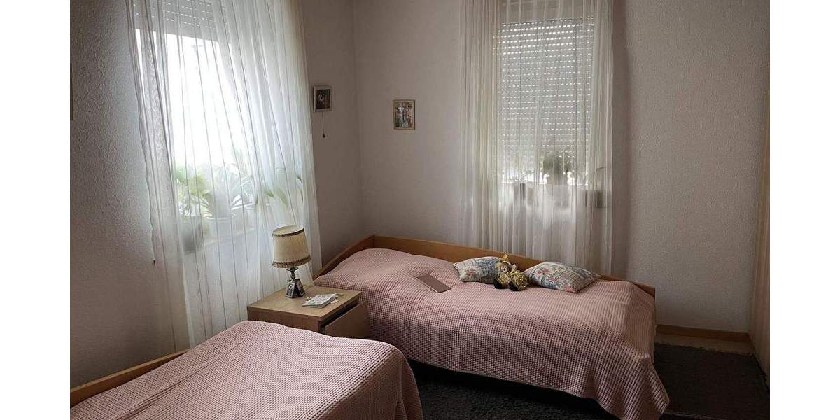 Mehrfamilienhaus, Wohnhaus Tuttlingen - 9 Zimmer, 146 m&sup2;, 339.000&euro; | Angebot:25815739