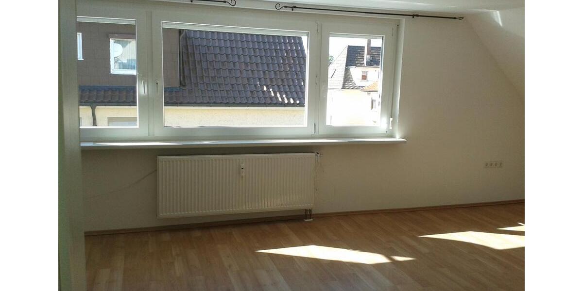 Dachgeschoßwohnung Villingen-Schwenningen Schwenningen - 3 Zimmer, 85 m&sup2;, 780&euro; | Angebot:26578957