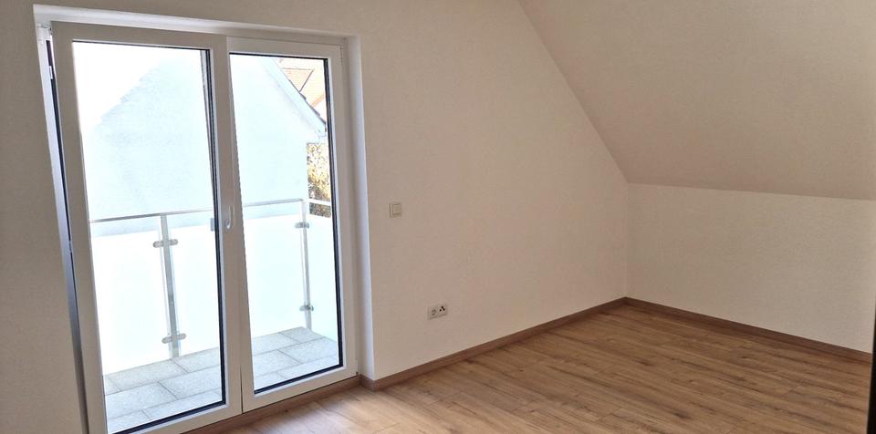 Dachgeschoßwohnung Trossingen - 3 Zimmer, 74 m&sup2;, 870&euro; | Angebot:25099192