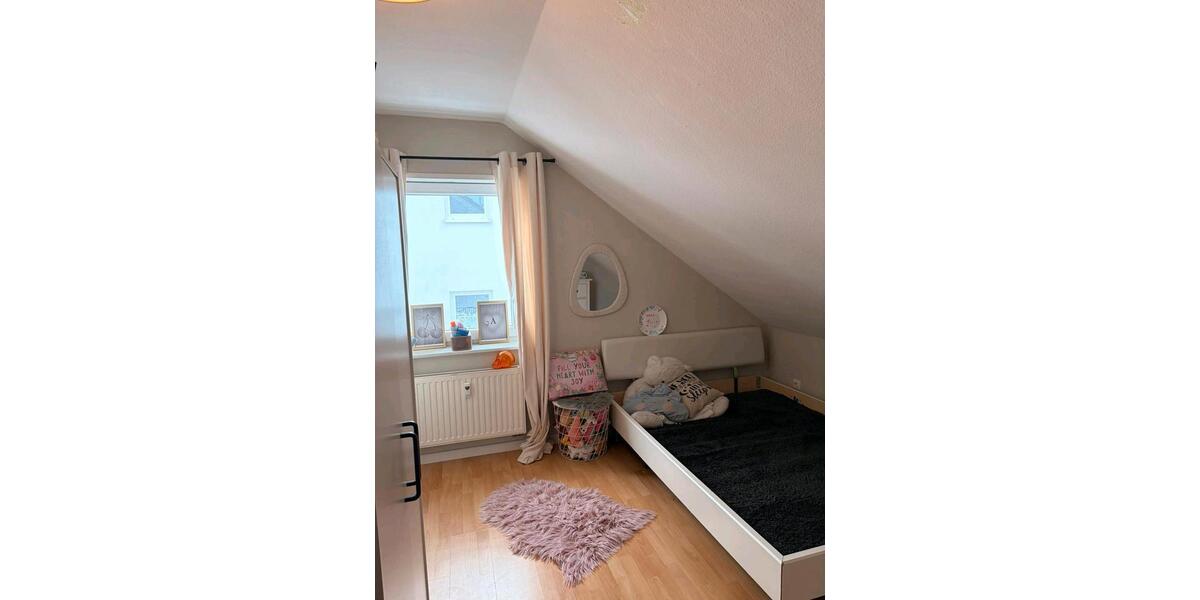 Dachgeschoßwohnung Niedereschach - 4 Zimmer, 90 m&sup2;, 210.000&euro; | Angebot:23230903