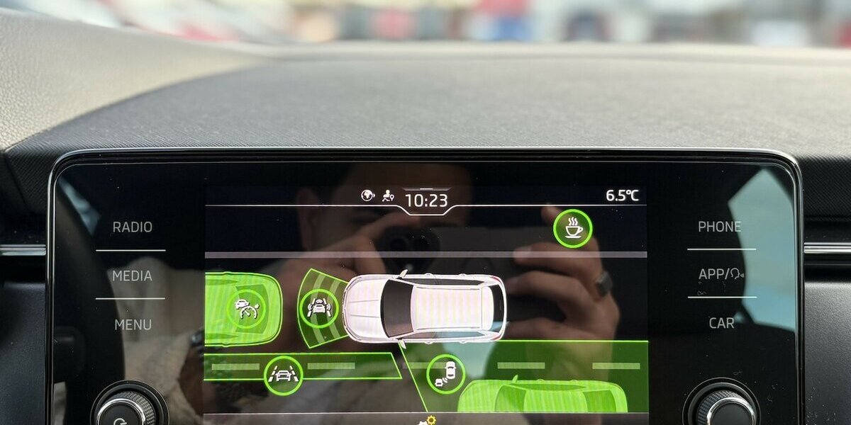 Skoda Kamiq 1.0 TSI STYLE/NAVI/KAMERA/DAB/LED/DSG 61.766 km 18.900 &euro; Villingen-Schwenningen 78054