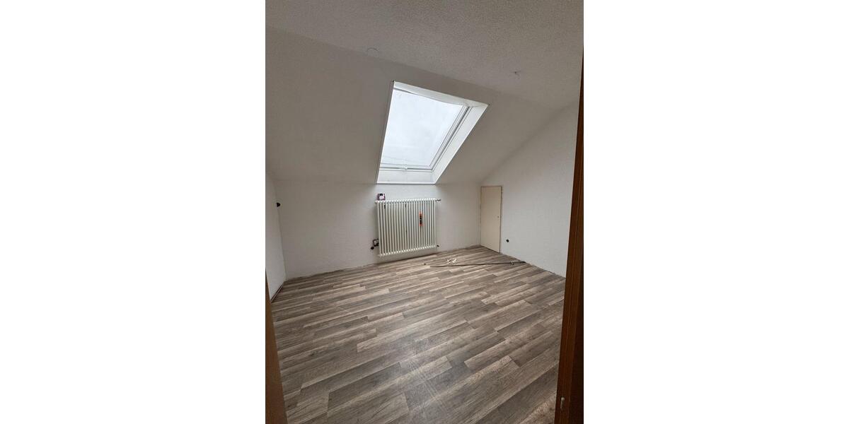 Dachgeschoßwohnung Tuttlingen - 3 Zimmer, 80 m&sup2;, 700&euro; | Angebot:25852575