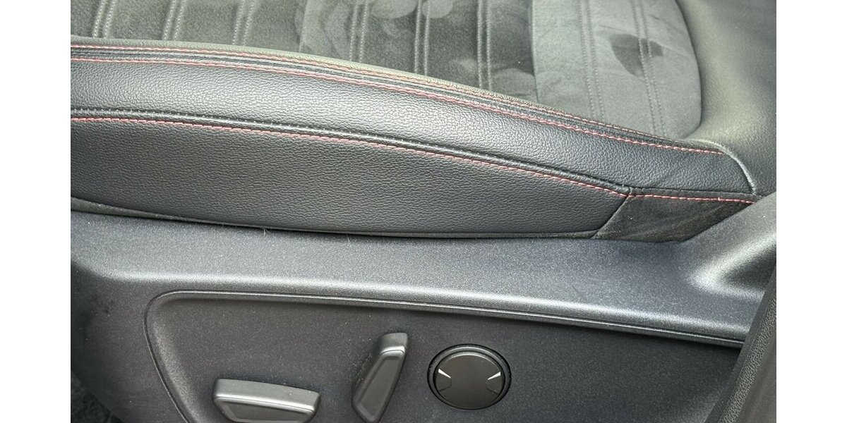 Ford Kuga 2.5 HYBRID ST-LINE X/PANORAMA/KAMERA/1.HAND 26.650 km 23.900 &euro; Villingen-Schwenningen 78054