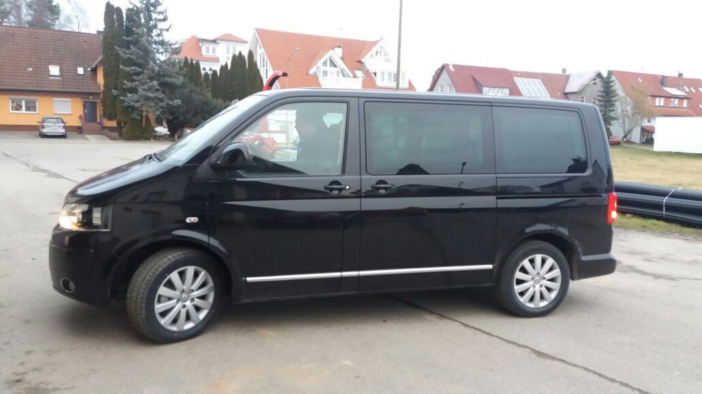 VW T5 Multivan 225.000 km 15.990 &euro; Fluorn-winzeln 78737