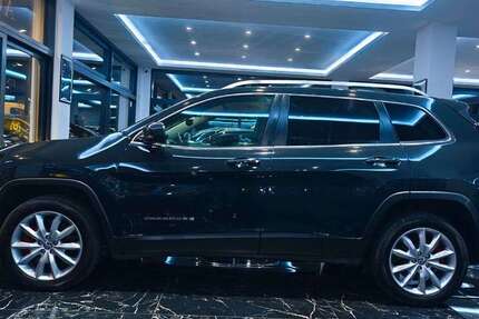 Jeep Cherokee 241.986 km 9.999 &euro; Denkingen 78588