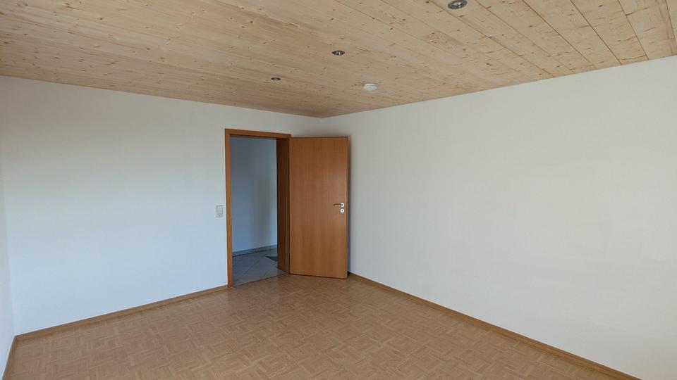 Hochparterre Dürbheim - 4.5 Zimmer, 108 m&sup2;, 1.000&euro; | Angebot:25843618
