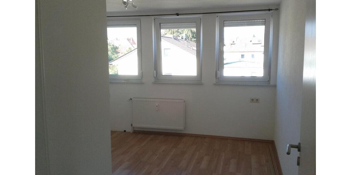 Dachgeschoßwohnung Villingen-Schwenningen Schwenningen - 3 Zimmer, 85 m&sup2;, 780&euro; | Angebot:26578957