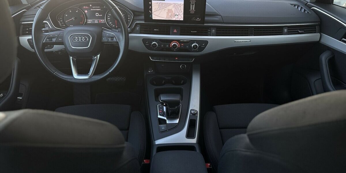Audi A4 40 TDI quattro advanced ACC/DAB/NAVI/AHK/LED 71.953 km 24.900 &euro; Villingen-Schwenningen 78054