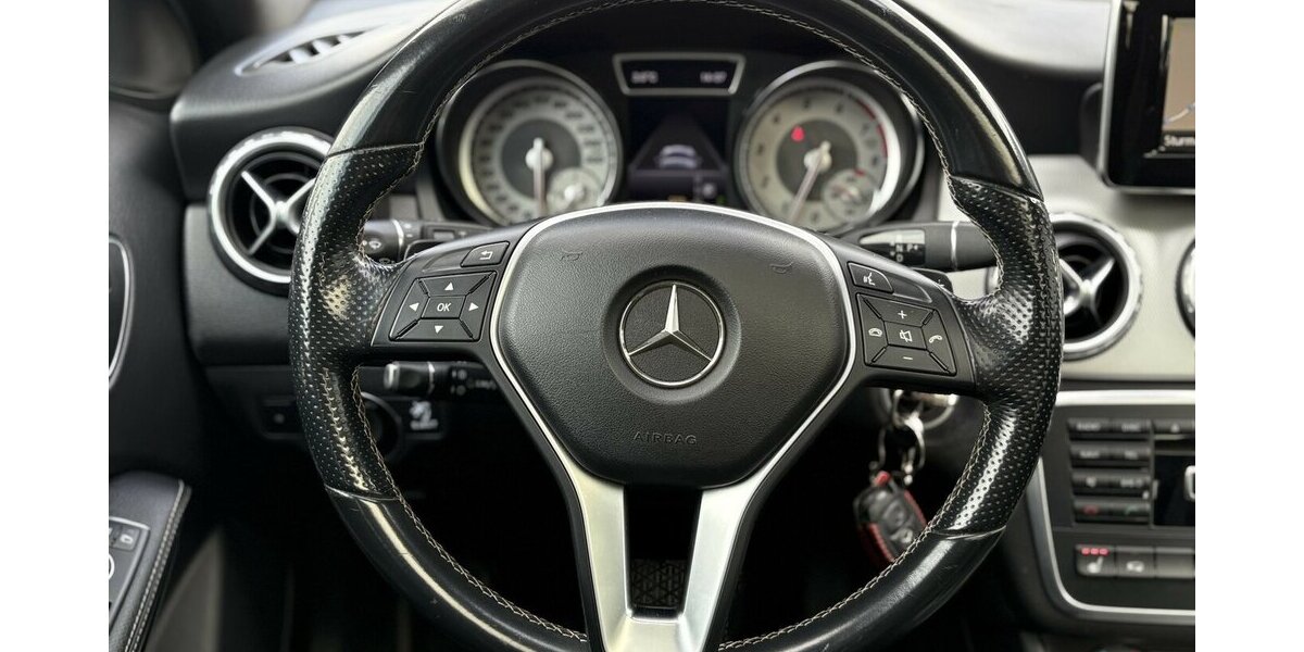 Mercedes-Benz GLA 250 4Matic NIGHT/BI-XENON/PANO/NAVI/MEMORY 138.187 km 15.900 &euro; Villingen-Schwenningen 78054