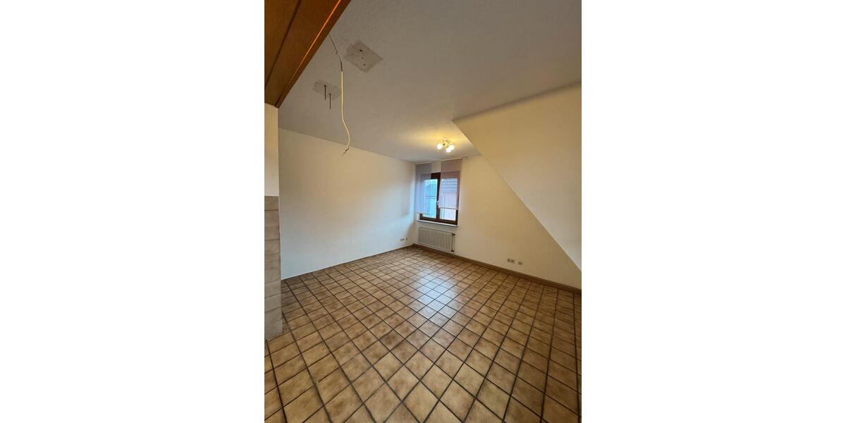 Dachgeschoßwohnung Villingen-Schwenningen Schwenningen - 2 Zimmer, 40 m&sup2;, 400&euro; | Angebot:24680750