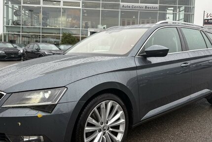 Skoda Superb 2.0 TSI STYLE/4x4/PANO/KAMERA/MEMORY/DAB 145.673 km 19.900 &euro; Villingen-Schwenningen 78054