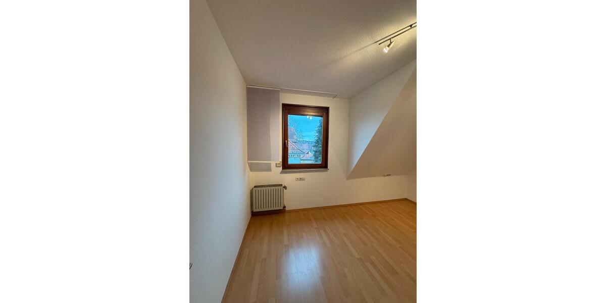 Dachgeschoßwohnung Villingen-Schwenningen Schwenningen - 2 Zimmer, 40 m&sup2;, 400&euro; | Angebot:24680750