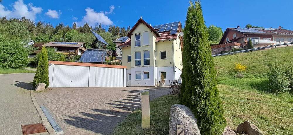 Einfamilienhaus Vöhrenbach - 8.5 Zimmer, 185 m&sup2;, 549.000&euro; | Angebot:27025244