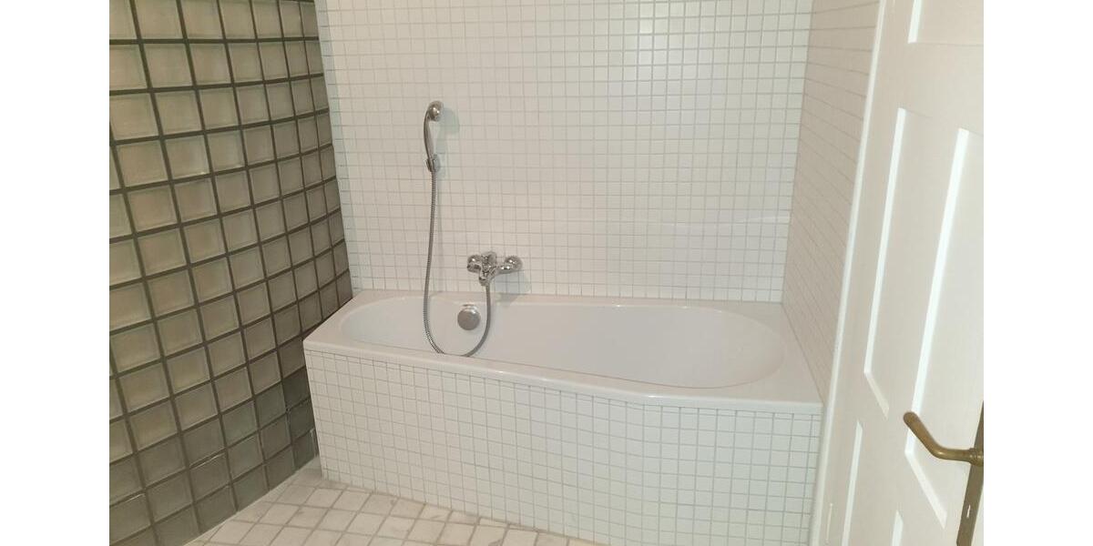 Dachgeschoßwohnung Donaueschingen - 2 Zimmer, 135 m&sup2;, 900&euro; | Angebot:25654103